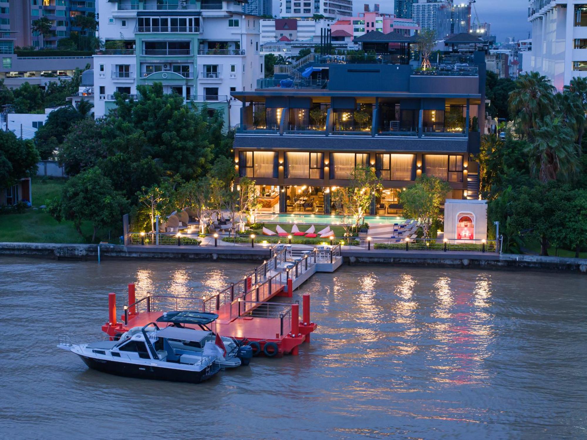 Private Sun Set Boat on Chao Phraya River Canape Sparkling